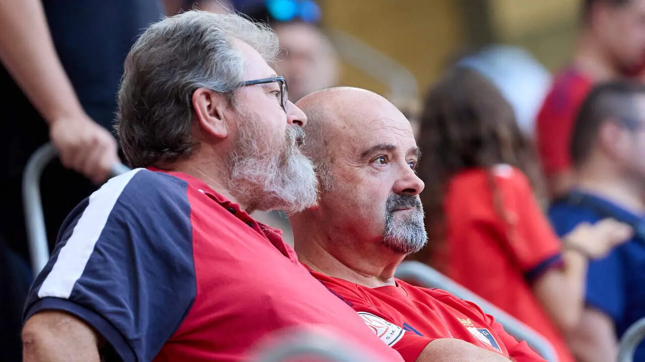 La grada del estadio de El Sadar durante el partido de LaLiga EA Sports entre CA Osasuna y Getafe CF disputado en Pamplona. I&Ntilde;IGO ALZUGARAY