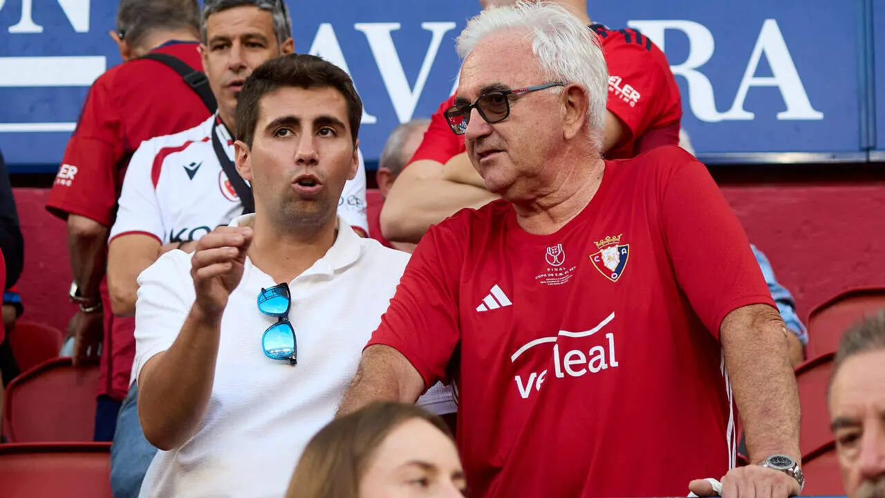 La grada del estadio de El Sadar durante el partido de LaLiga EA Sports entre CA Osasuna y Getafe CF disputado en Pamplona. I&Ntilde;IGO ALZUGARAY