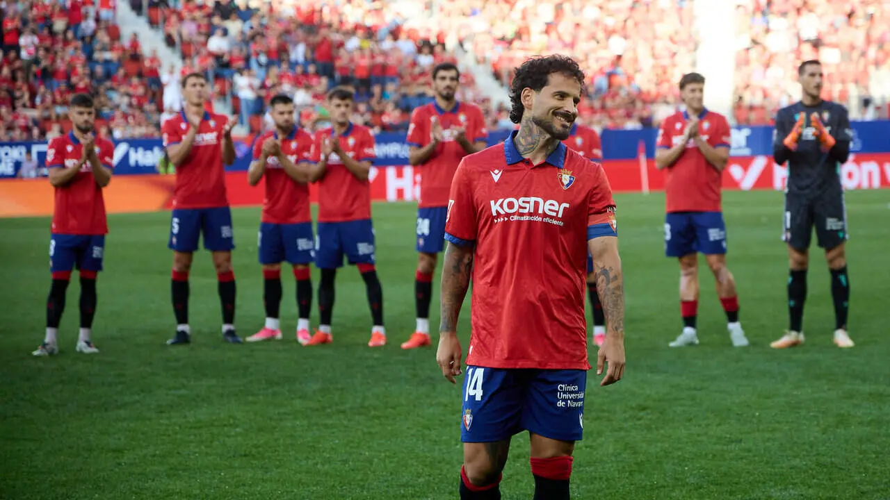 Rub&eacute;n Garc&iacute;a (14. OSA) durante el partido de LaLiga EA Sports entre CA Osasuna y Getafe CF disputado en el estadio de El Sadar en Pamplona. I&Ntilde;IGO ALZUGARAY