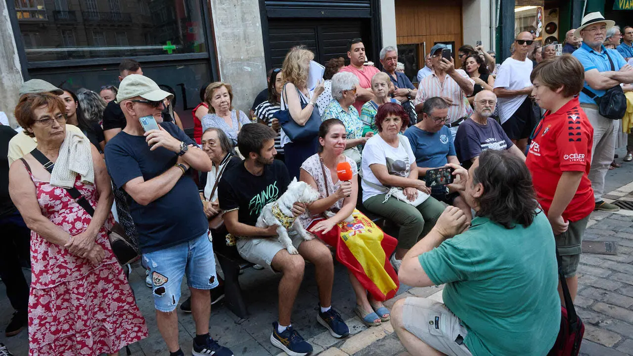 Concentraci&oacute;n "en defensa de Ceuta y la integridad nacional" en la Plaza del Ayuntamiento de Pamplona. NAVARRA.COM