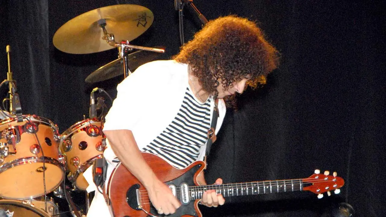 Caparroso vive una noche multitudinaria con un tributo a Queen que ha congregado a vecinos de toda la zona. AMAYA LUQUI (2)