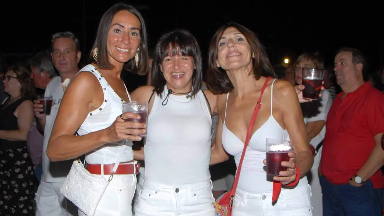 Caparroso vive una noche multitudinaria con un tributo a Queen que ha congregado a vecinos de toda la zona. AMAYA LUQUI (7)