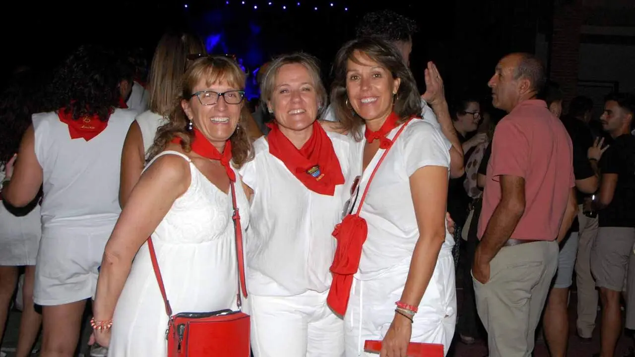 Caparroso vive una noche multitudinaria con un tributo a Queen que ha congregado a vecinos de toda la zona. AMAYA LUQUI (10)
