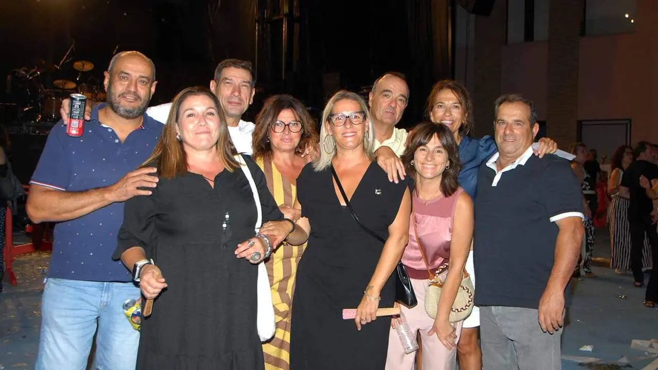 Caparroso vive una noche multitudinaria con un tributo a Queen que ha congregado a vecinos de toda la zona. AMAYA LUQUI (15)