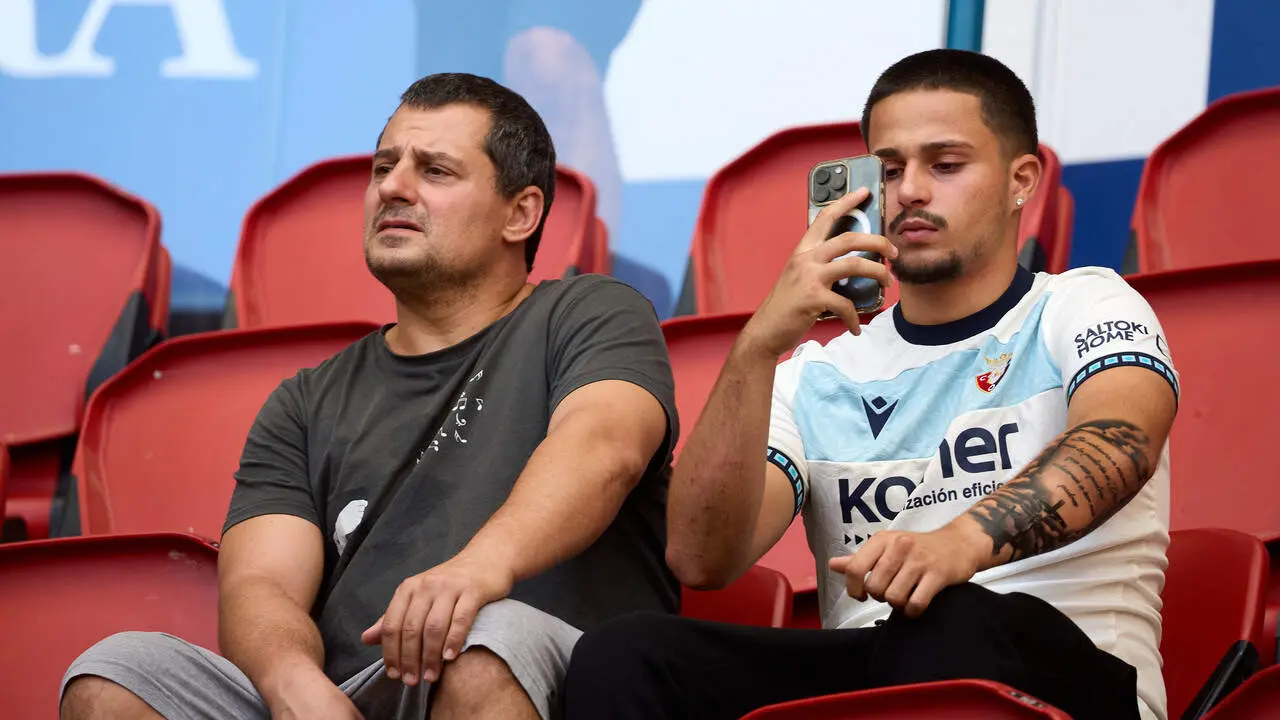 La grada del estadio de El Sadar durante el partido de LaLiga EA Sports entre CA Osasuna y RCD Espanyol disputado en Pamplona. I&Ntilde;IGO ALZUGARAY