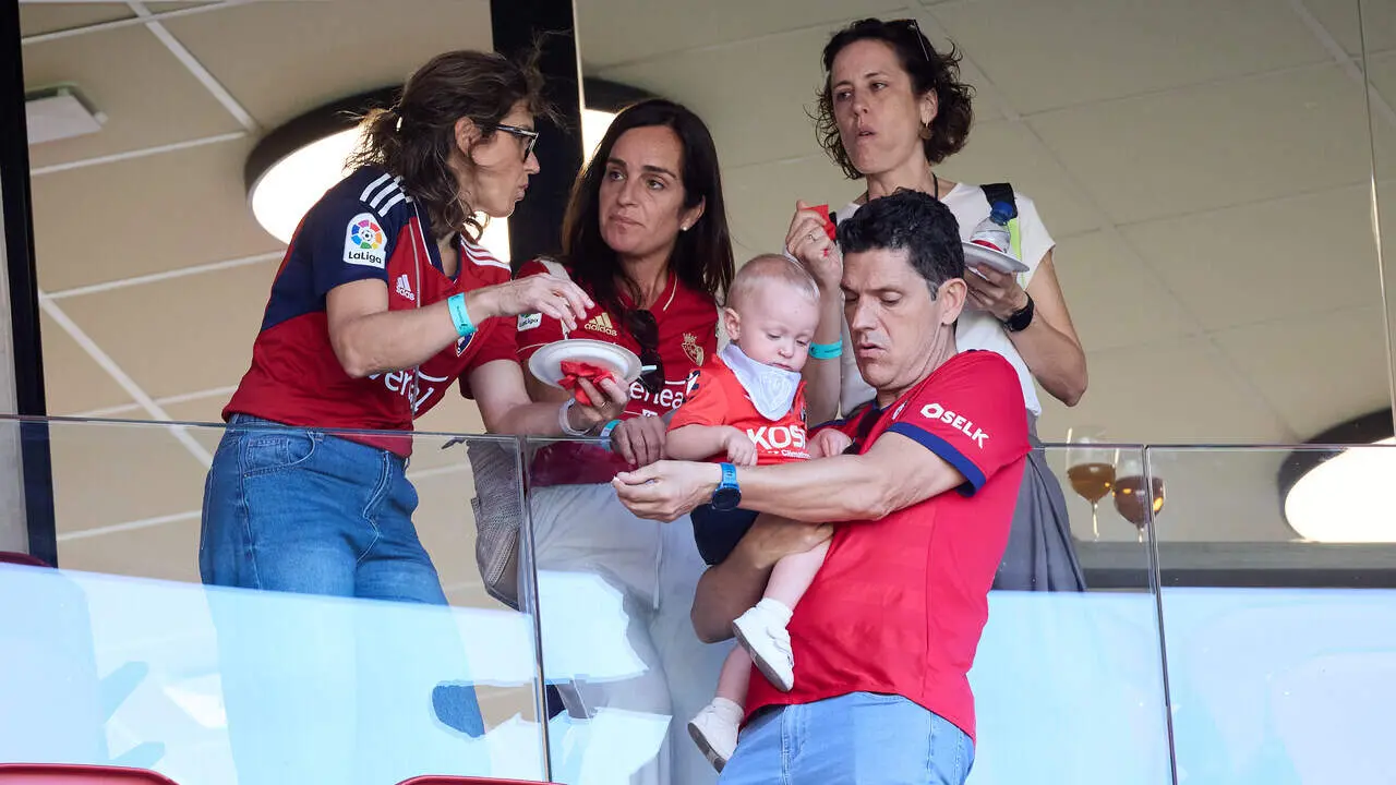 La grada del estadio de El Sadar durante el partido de LaLiga EA Sports entre CA Osasuna y RCD Espanyol disputado en Pamplona. I&Ntilde;IGO ALZUGARAY