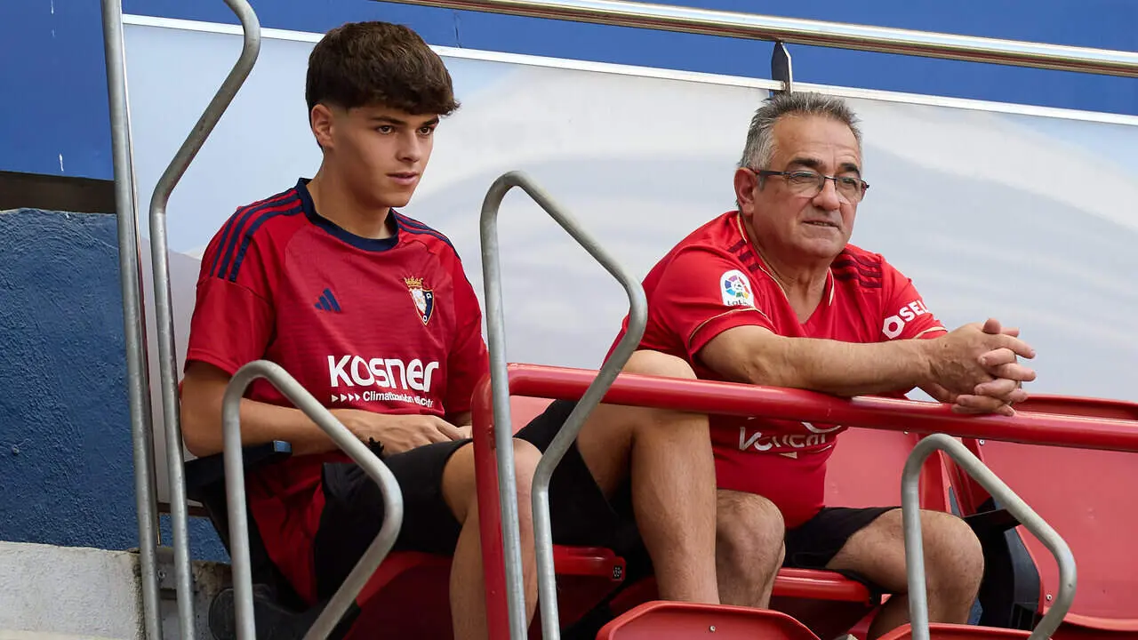 La grada del estadio de El Sadar durante el partido de LaLiga EA Sports entre CA Osasuna y RCD Espanyol disputado en Pamplona. I&Ntilde;IGO ALZUGARAY