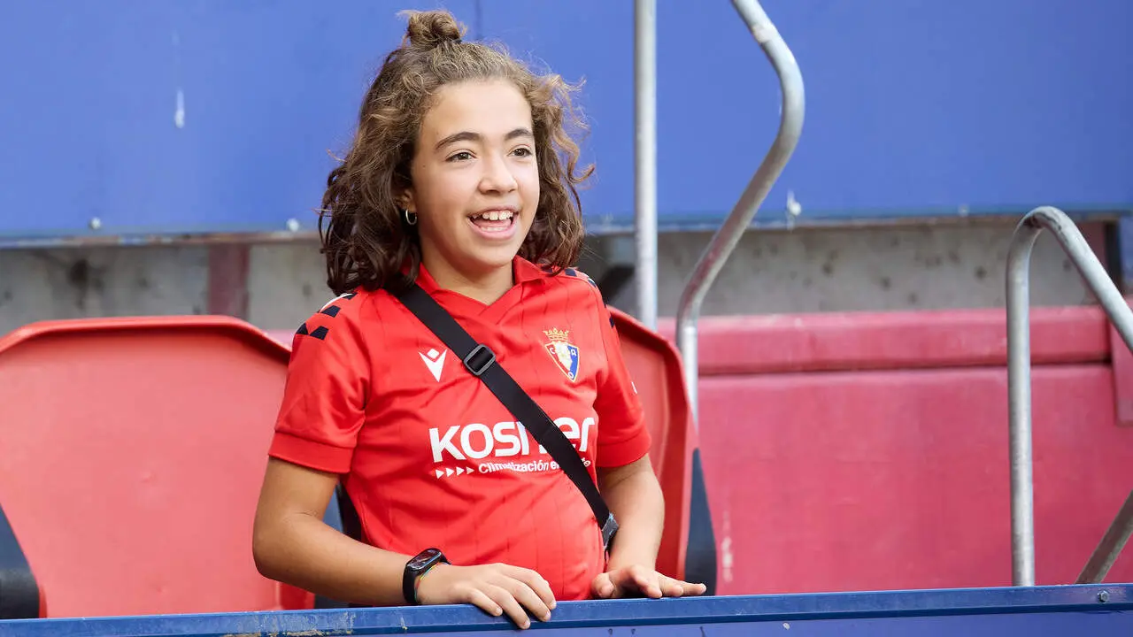 La grada del estadio de El Sadar durante el partido de LaLiga EA Sports entre CA Osasuna y RCD Espanyol disputado en Pamplona. I&Ntilde;IGO ALZUGARAY