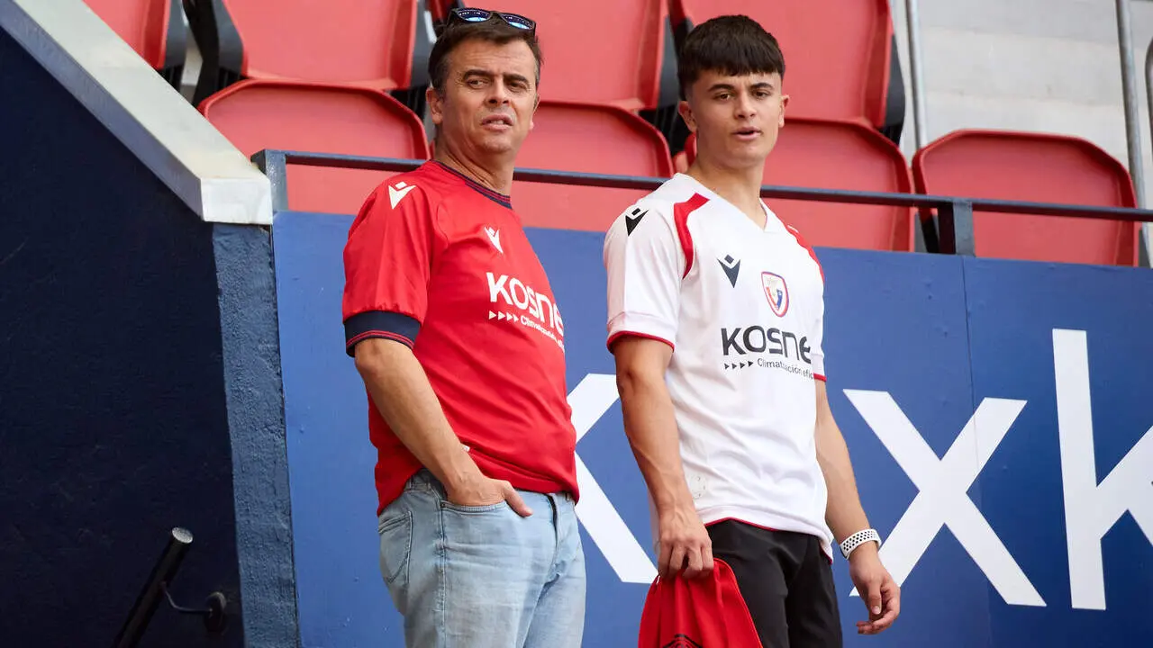 La grada del estadio de El Sadar durante el partido de LaLiga EA Sports entre CA Osasuna y RCD Espanyol disputado en Pamplona. I&Ntilde;IGO ALZUGARAY