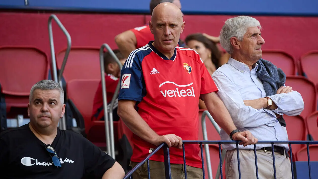 La grada del estadio de El Sadar durante el partido de LaLiga EA Sports entre CA Osasuna y RCD Espanyol disputado en Pamplona. I&Ntilde;IGO ALZUGARAY