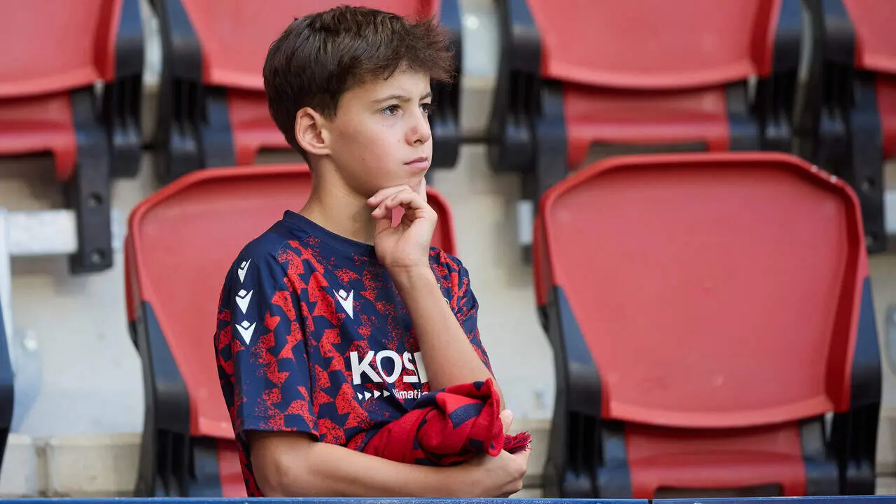 La grada del estadio de El Sadar durante el partido de LaLiga EA Sports entre CA Osasuna y RCD Espanyol disputado en Pamplona. I&Ntilde;IGO ALZUGARAY