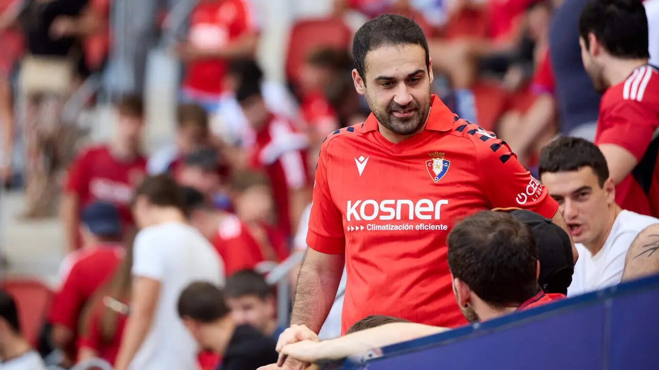 La grada del estadio de El Sadar durante el partido de LaLiga EA Sports entre CA Osasuna y RCD Espanyol disputado en Pamplona. I&Ntilde;IGO ALZUGARAY