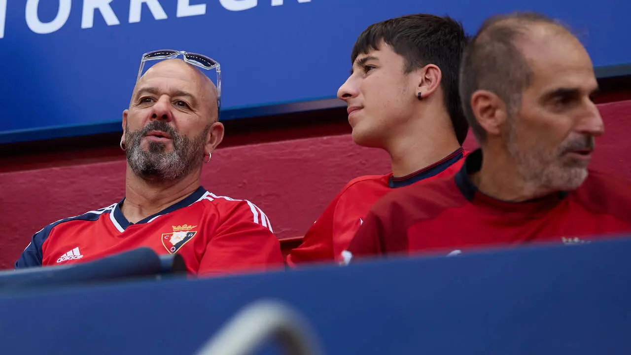 La grada del estadio de El Sadar durante el partido de LaLiga EA Sports entre CA Osasuna y RCD Espanyol disputado en Pamplona. I&Ntilde;IGO ALZUGARAY