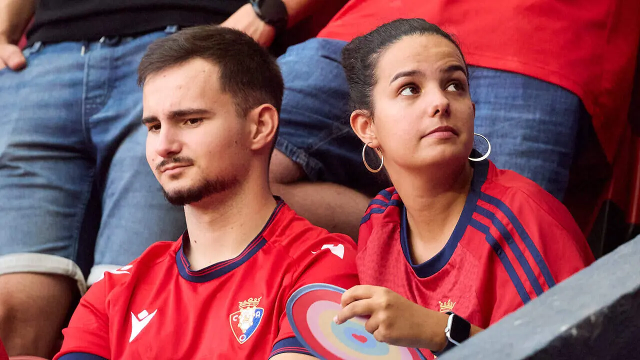 La grada del estadio de El Sadar durante el partido de LaLiga EA Sports entre CA Osasuna y RCD Espanyol disputado en Pamplona. I&Ntilde;IGO ALZUGARAY