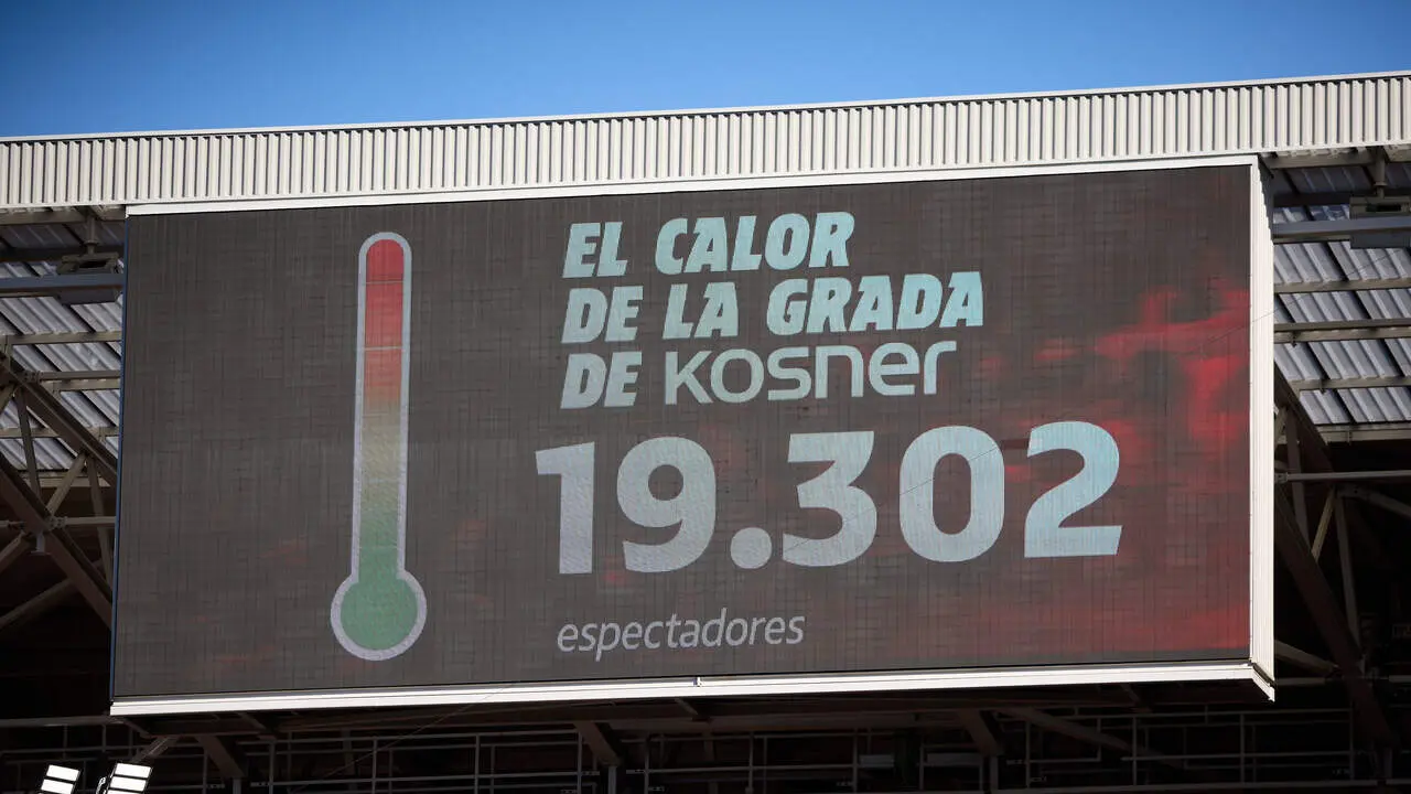 La grada del estadio de El Sadar durante el partido de LaLiga EA Sports entre CA Osasuna y RCD Espanyol disputado en Pamplona. I&Ntilde;IGO ALZUGARAY