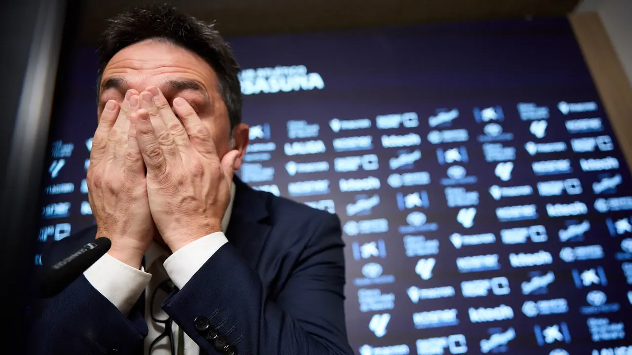 El director deportivo del Club Atl&eacute;tico Osasuna durante la &uacute;ltima d&eacute;cada, Braulio V&aacute;zquez, ofrece una rueda de prensa tras anunciar su salida del equipo.  I&Ntilde;IGO ALZUGARAY