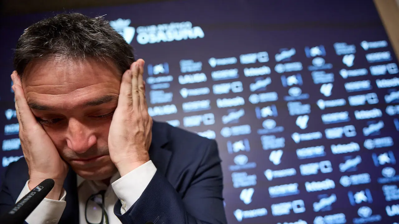 El director deportivo del Club Atl&eacute;tico Osasuna durante la &uacute;ltima d&eacute;cada, Braulio V&aacute;zquez, ofrece una rueda de prensa tras anunciar su salida del equipo.  I&Ntilde;IGO ALZUGARAY