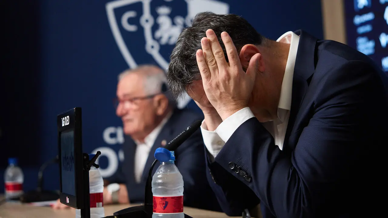 El director deportivo del Club Atl&eacute;tico Osasuna durante la &uacute;ltima d&eacute;cada, Braulio V&aacute;zquez, ofrece una rueda de prensa tras anunciar su salida del equipo.  I&Ntilde;IGO ALZUGARAY