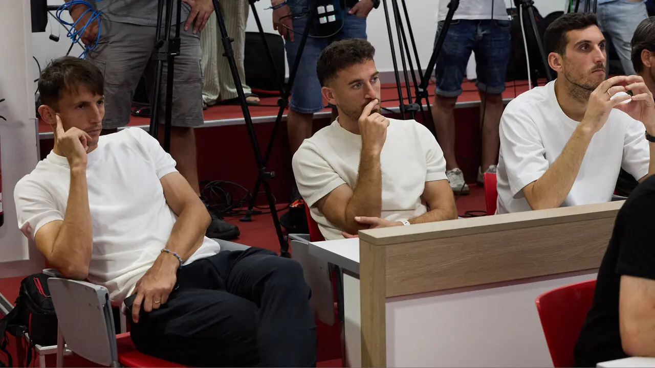 El director deportivo del Club Atl&eacute;tico Osasuna durante la &uacute;ltima d&eacute;cada, Braulio V&aacute;zquez, ofrece una rueda de prensa tras anunciar su salida del equipo.  I&Ntilde;IGO ALZUGARAY