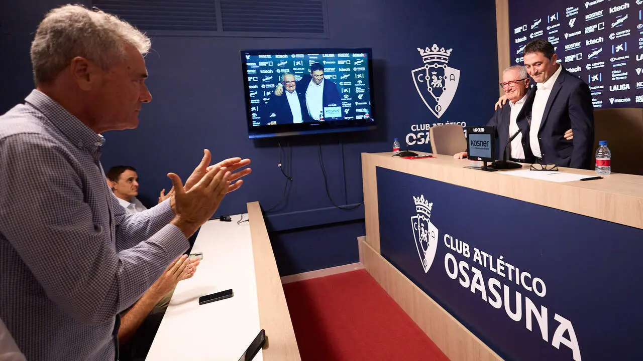El director deportivo del Club Atl&eacute;tico Osasuna durante la &uacute;ltima d&eacute;cada, Braulio V&aacute;zquez, ofrece una rueda de prensa tras anunciar su salida del equipo.  I&Ntilde;IGO ALZUGARAY