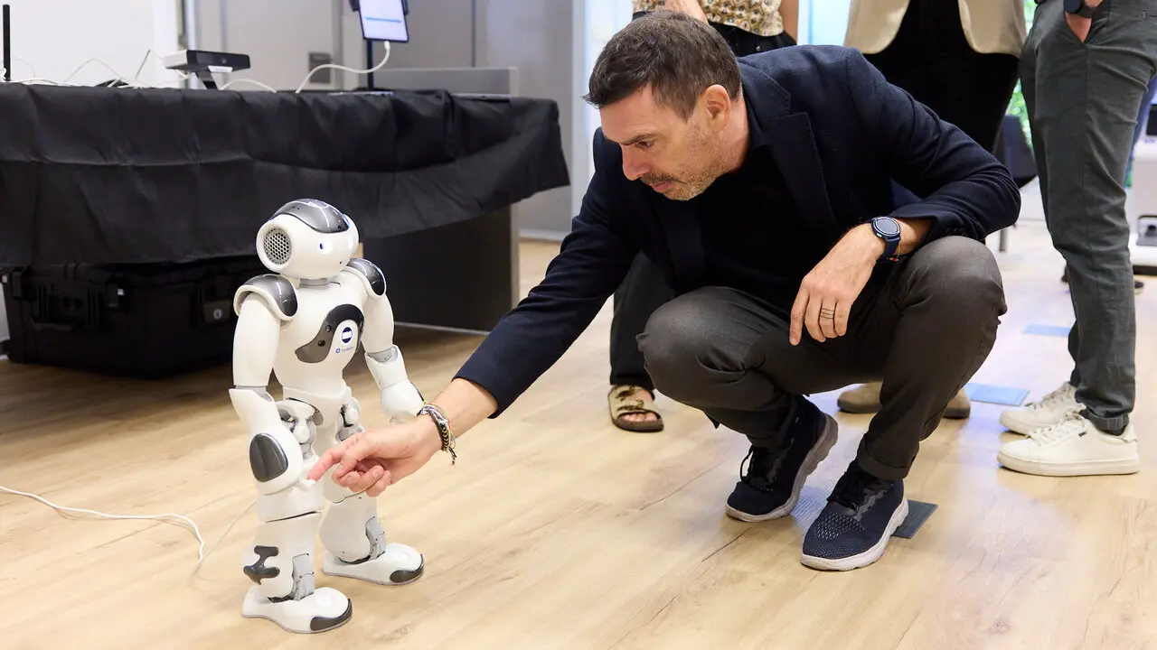 Showroom tecnol&oacute;gico organizado por el Centro de Investigaci&oacute;n en Inteligencia Artificial de Navarra (NAIR Center) para mostrar robots sociales, tecnolog&iacute;as de apoyo a los cuidados y otras soluciones destinadas a favorecer la autonom&iacute;a de las personas. I&Ntilde;IGO ALZUGARAY