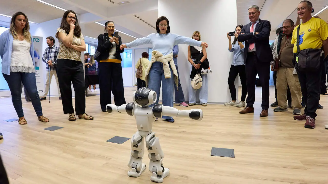 Showroom tecnol&oacute;gico organizado por el Centro de Investigaci&oacute;n en Inteligencia Artificial de Navarra (NAIR Center) para mostrar robots sociales, tecnolog&iacute;as de apoyo a los cuidados y otras soluciones destinadas a favorecer la autonom&iacute;a de las personas. I&Ntilde;IGO ALZUGARAY