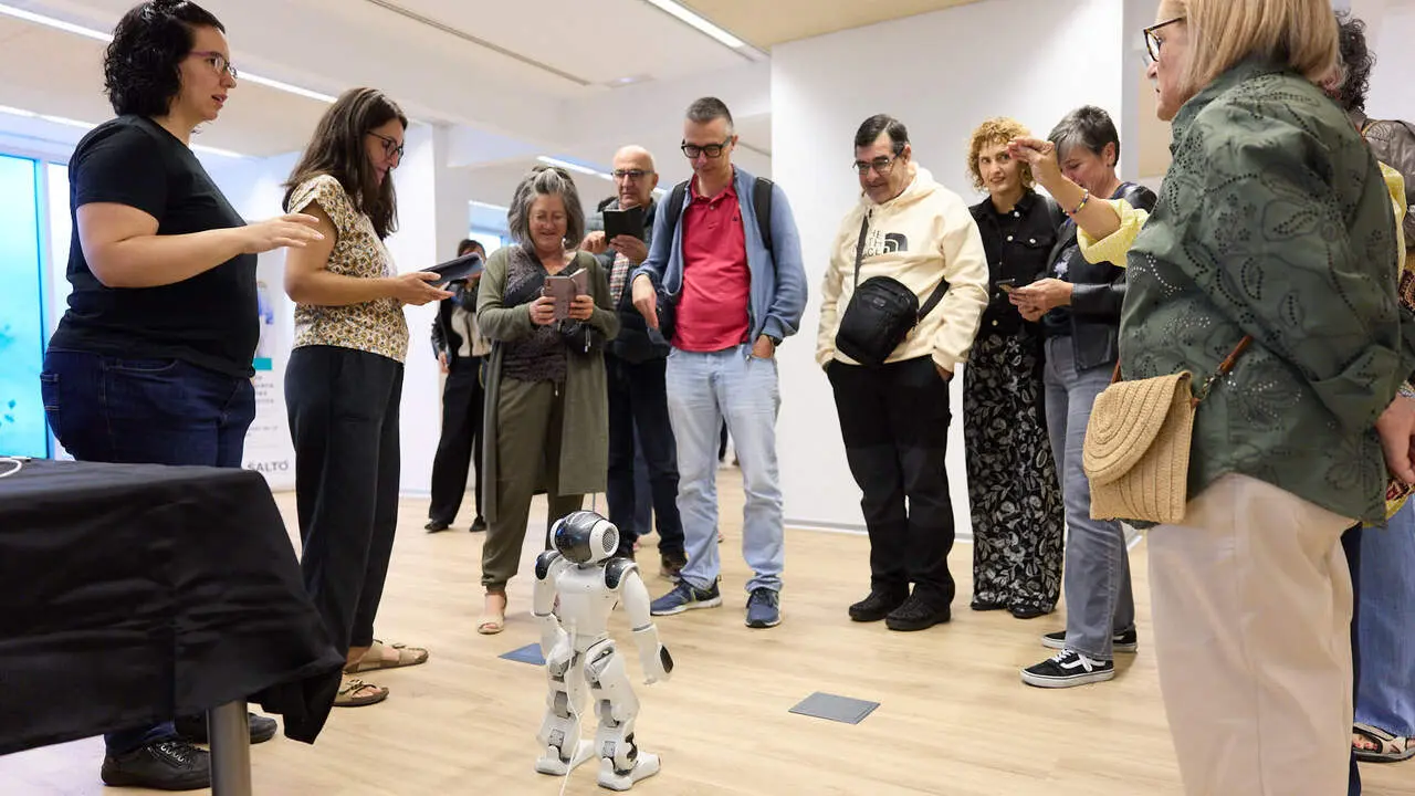 Showroom tecnol&oacute;gico organizado por el Centro de Investigaci&oacute;n en Inteligencia Artificial de Navarra (NAIR Center) para mostrar robots sociales, tecnolog&iacute;as de apoyo a los cuidados y otras soluciones destinadas a favorecer la autonom&iacute;a de las personas. I&Ntilde;IGO ALZUGARAY