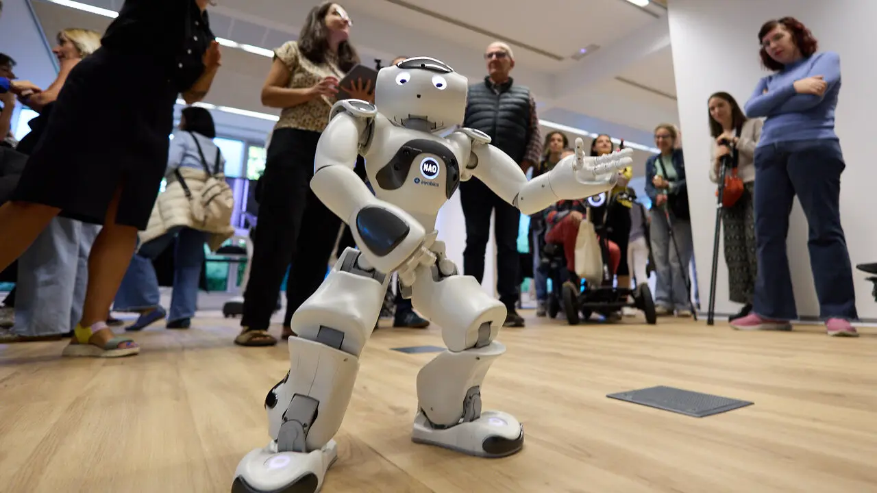 Showroom tecnol&oacute;gico organizado por el Centro de Investigaci&oacute;n en Inteligencia Artificial de Navarra (NAIR Center) para mostrar robots sociales, tecnolog&iacute;as de apoyo a los cuidados y otras soluciones destinadas a favorecer la autonom&iacute;a de las personas. I&Ntilde;IGO ALZUGARAY