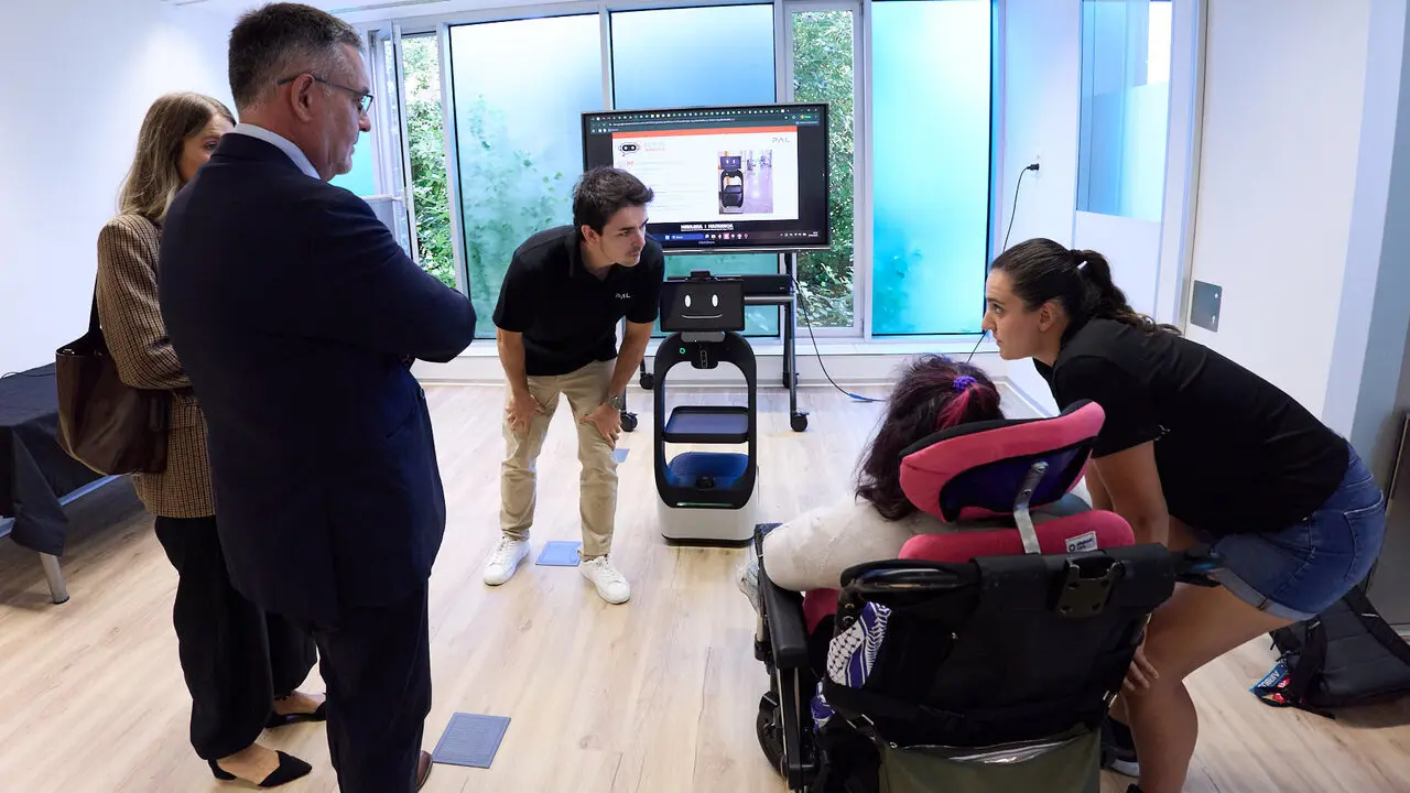 Showroom tecnol&oacute;gico organizado por el Centro de Investigaci&oacute;n en Inteligencia Artificial de Navarra (NAIR Center) para mostrar robots sociales, tecnolog&iacute;as de apoyo a los cuidados y otras soluciones destinadas a favorecer la autonom&iacute;a de las personas. I&Ntilde;IGO ALZUGARAY
