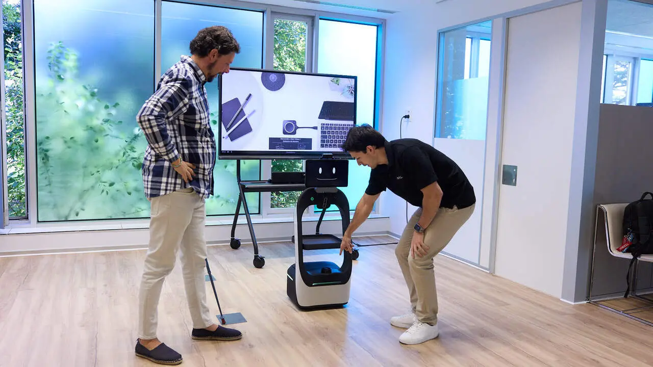 Showroom tecnol&oacute;gico organizado por el Centro de Investigaci&oacute;n en Inteligencia Artificial de Navarra (NAIR Center) para mostrar robots sociales, tecnolog&iacute;as de apoyo a los cuidados y otras soluciones destinadas a favorecer la autonom&iacute;a de las personas. I&Ntilde;IGO ALZUGARAY