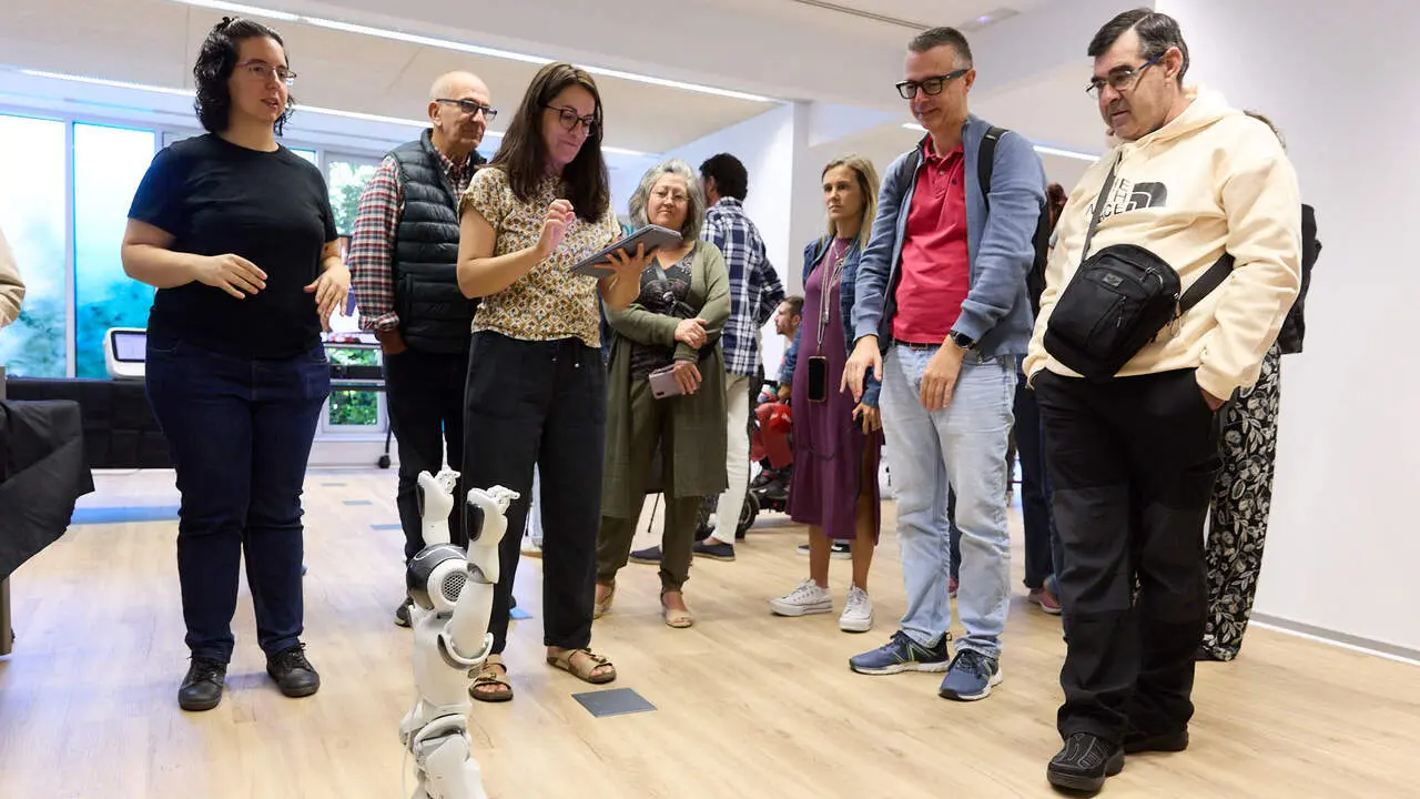 Showroom tecnol&oacute;gico organizado por el Centro de Investigaci&oacute;n en Inteligencia Artificial de Navarra (NAIR Center) para mostrar robots sociales, tecnolog&iacute;as de apoyo a los cuidados y otras soluciones destinadas a favorecer la autonom&iacute;a de las personas. I&Ntilde;IGO ALZUGARAY