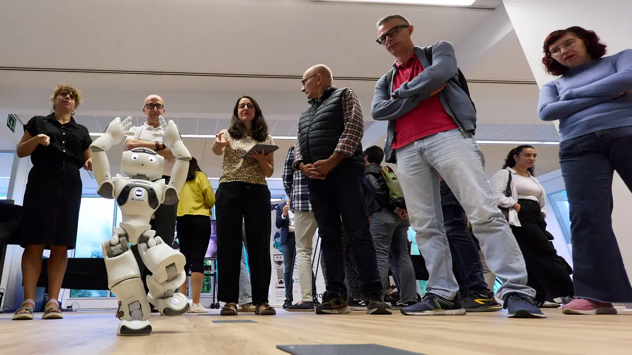 Showroom tecnol&oacute;gico organizado por el Centro de Investigaci&oacute;n en Inteligencia Artificial de Navarra (NAIR Center) para mostrar robots sociales, tecnolog&iacute;as de apoyo a los cuidados y otras soluciones destinadas a favorecer la autonom&iacute;a de las personas. I&Ntilde;IGO ALZUGARAY