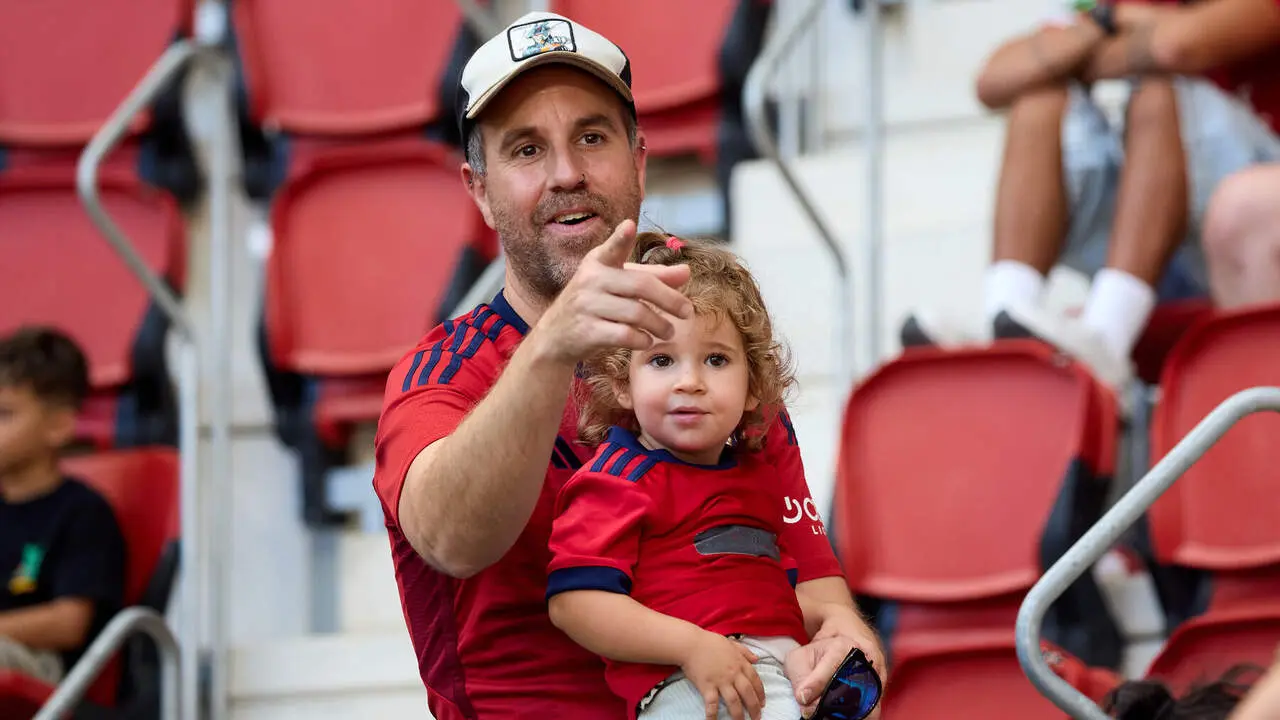 La grada de El Sadar durante el partido de LaLiga EA Sports entre CA Osasuna y Rayo Vallecano disputado en Pamplona. I&Ntilde;IGO ALZUGARAY