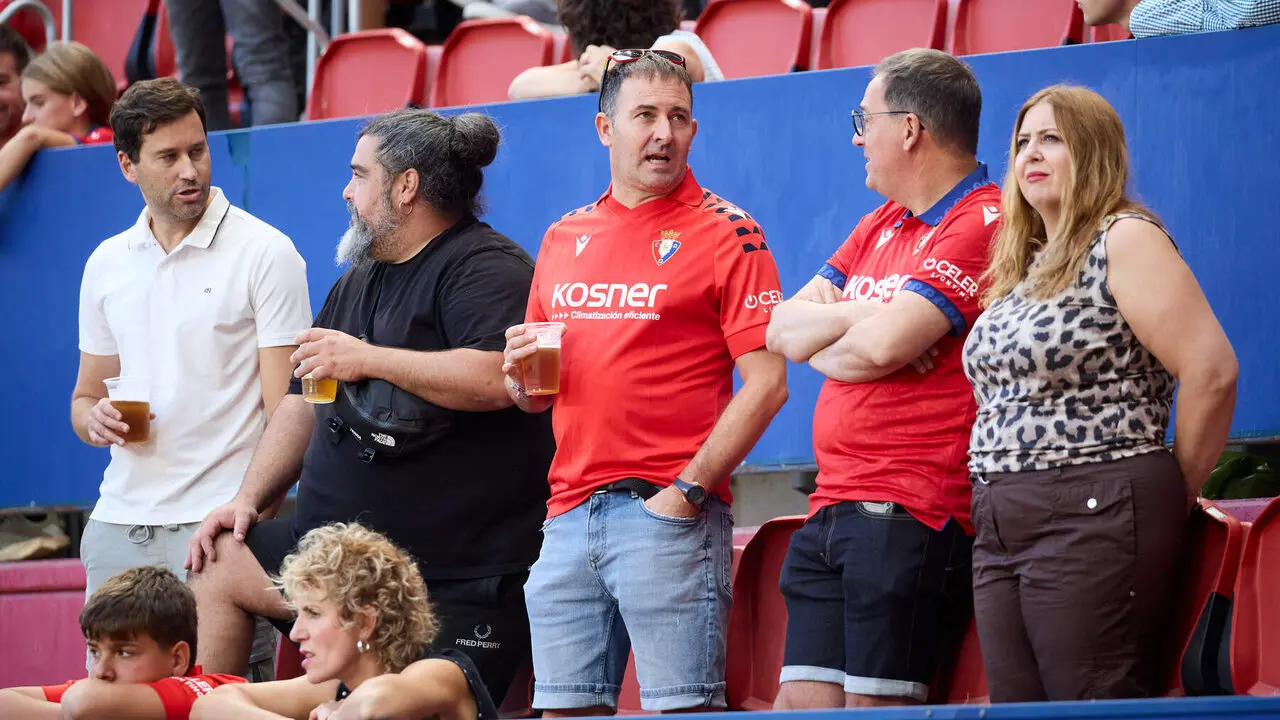 La grada de El Sadar durante el partido de LaLiga EA Sports entre CA Osasuna y Rayo Vallecano disputado en Pamplona. I&Ntilde;IGO ALZUGARAY