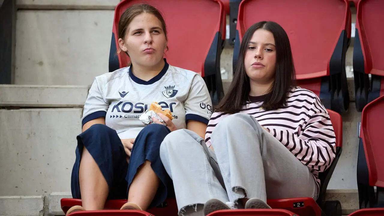 La grada de El Sadar durante el partido de LaLiga EA Sports entre CA Osasuna y Rayo Vallecano disputado en Pamplona. I&Ntilde;IGO ALZUGARAY