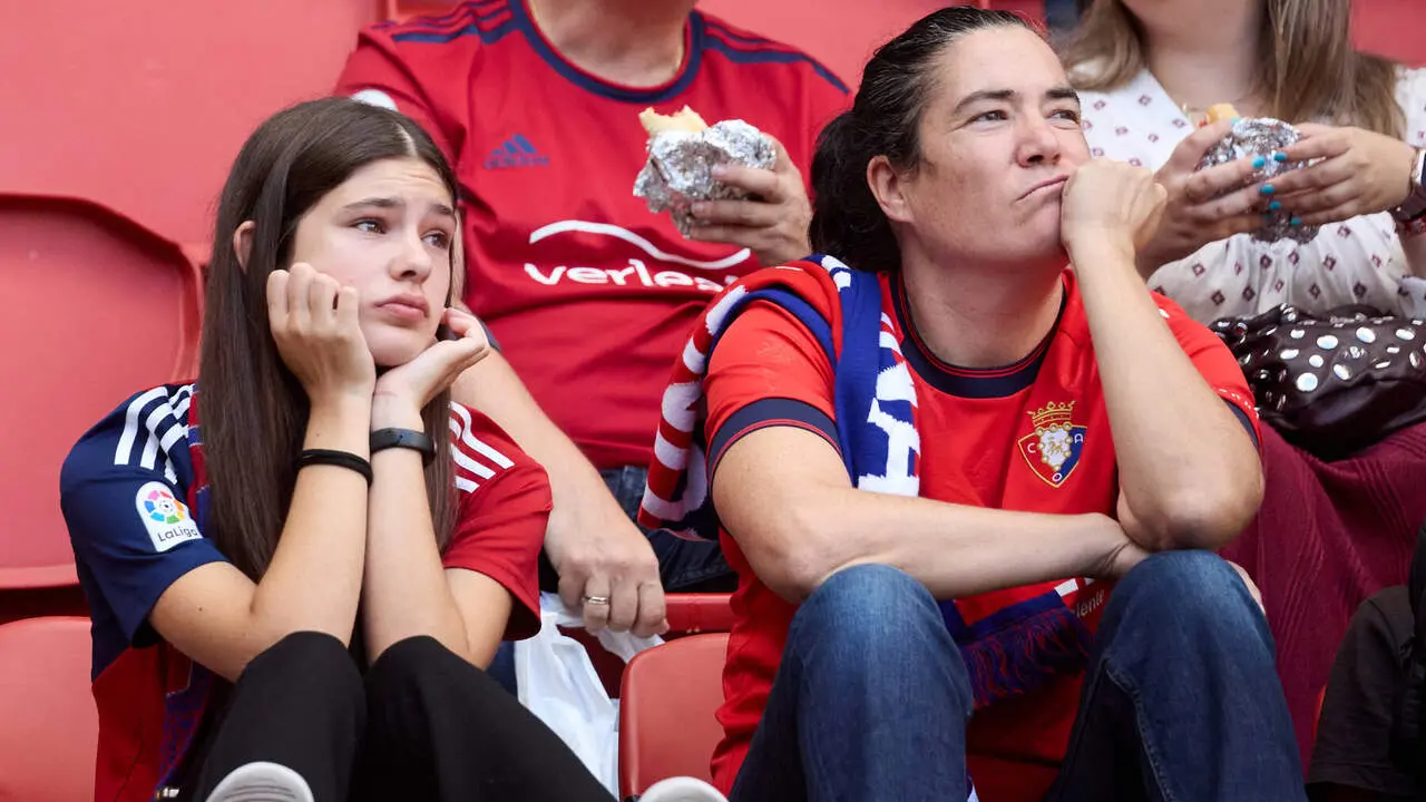 La grada de El Sadar durante el partido de LaLiga EA Sports entre CA Osasuna y Rayo Vallecano disputado en Pamplona. I&Ntilde;IGO ALZUGARAY
