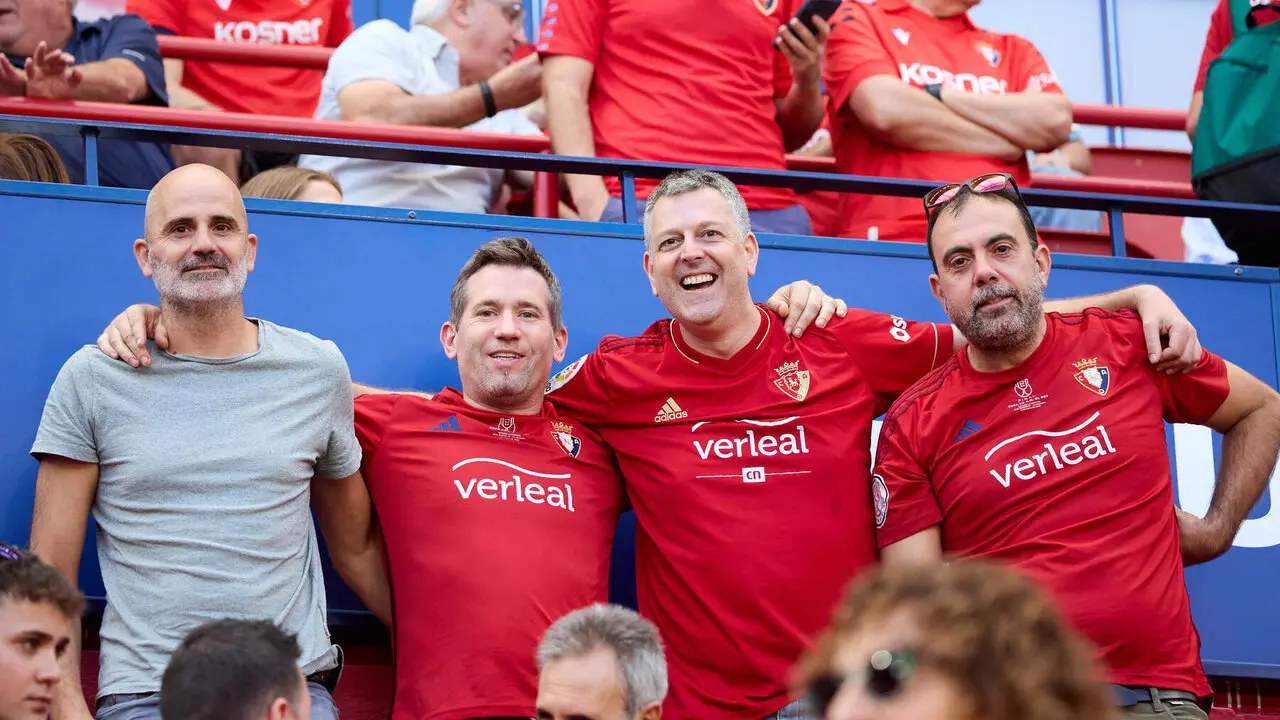 La grada de El Sadar durante el partido de LaLiga EA Sports entre CA Osasuna y Rayo Vallecano disputado en Pamplona. I&Ntilde;IGO ALZUGARAY
