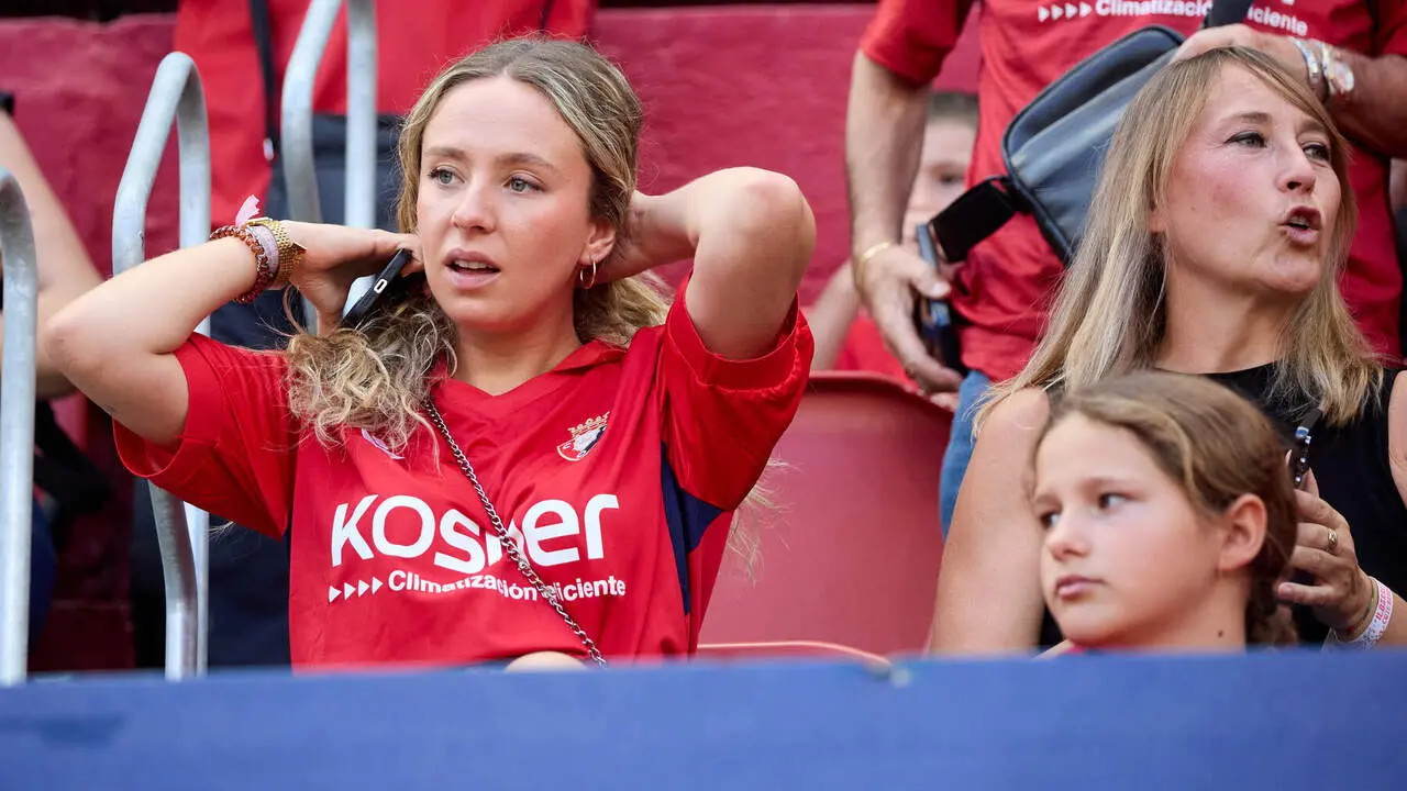 La grada de El Sadar durante el partido de LaLiga EA Sports entre CA Osasuna y Rayo Vallecano disputado en Pamplona. I&Ntilde;IGO ALZUGARAY