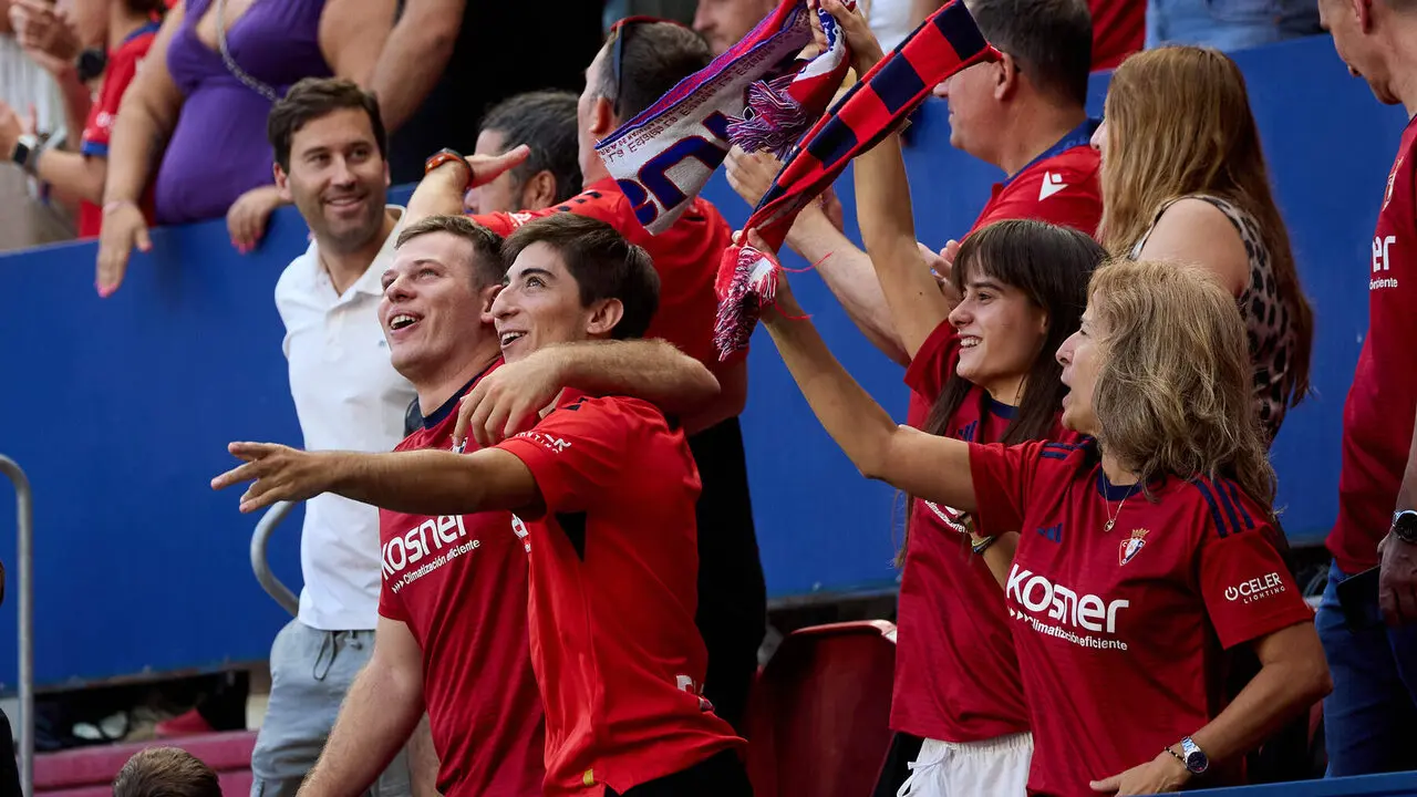 La grada de El Sadar durante el partido de LaLiga EA Sports entre CA Osasuna y Rayo Vallecano disputado en Pamplona. I&Ntilde;IGO ALZUGARAY