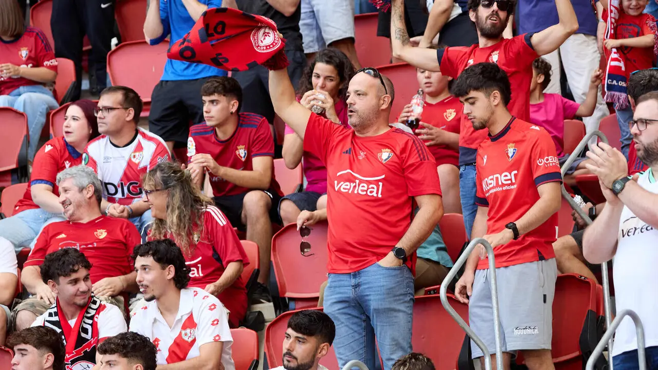 La grada de El Sadar durante el partido de LaLiga EA Sports entre CA Osasuna y Rayo Vallecano disputado en Pamplona. I&Ntilde;IGO ALZUGARAY