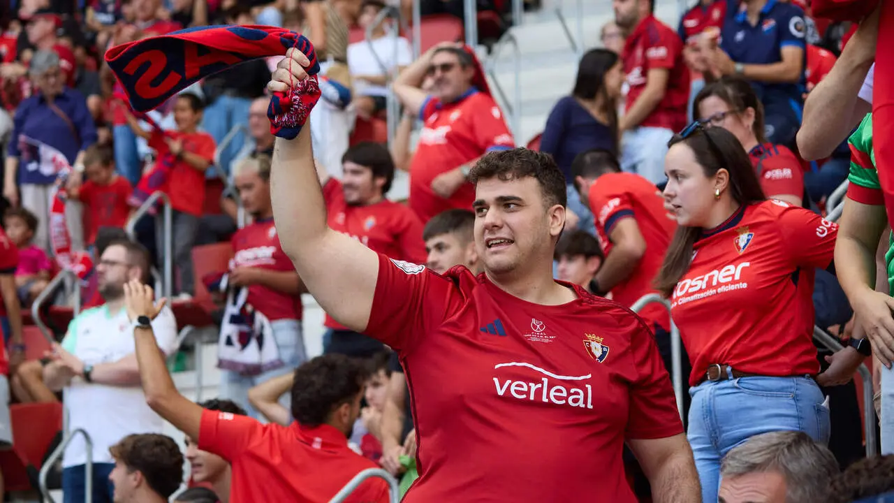 La grada de El Sadar durante el partido de LaLiga EA Sports entre CA Osasuna y Rayo Vallecano disputado en Pamplona. I&Ntilde;IGO ALZUGARAY