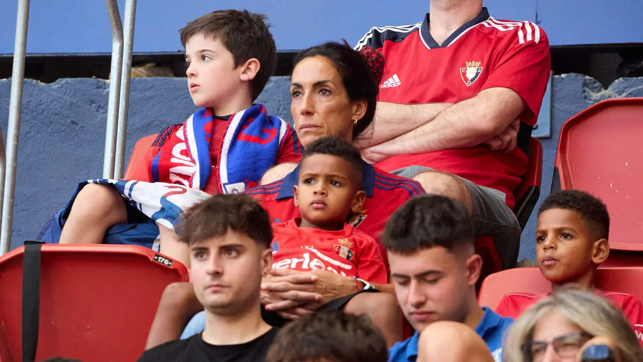 La grada de El Sadar durante el partido de LaLiga EA Sports entre CA Osasuna y Rayo Vallecano disputado en Pamplona. I&Ntilde;IGO ALZUGARAY