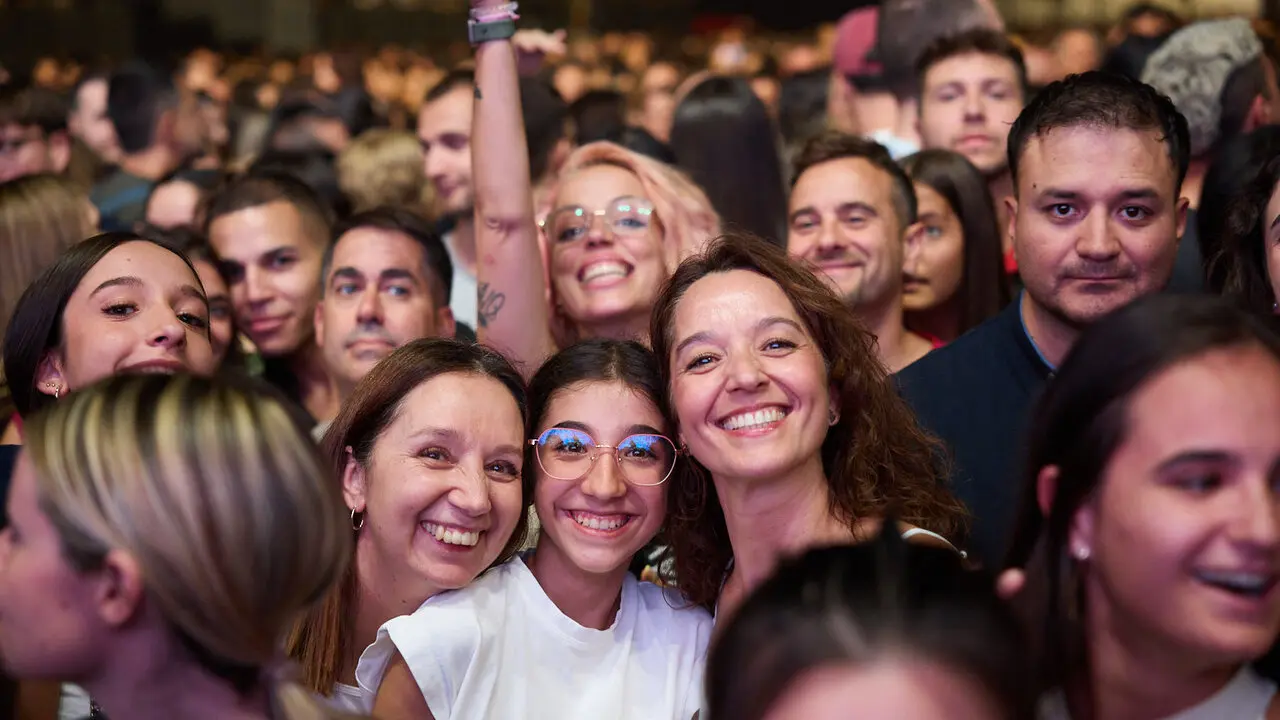 El vicepresidente primero y consejero de Presidencia e Igualdad, Javier Rem&iacute;rez, participa en la cadena humana organizada en la III Fiesta del Voluntariado de Navarra. I&Ntilde;IGO ALZUGARAY / GOBIERNO DE NAVARRA