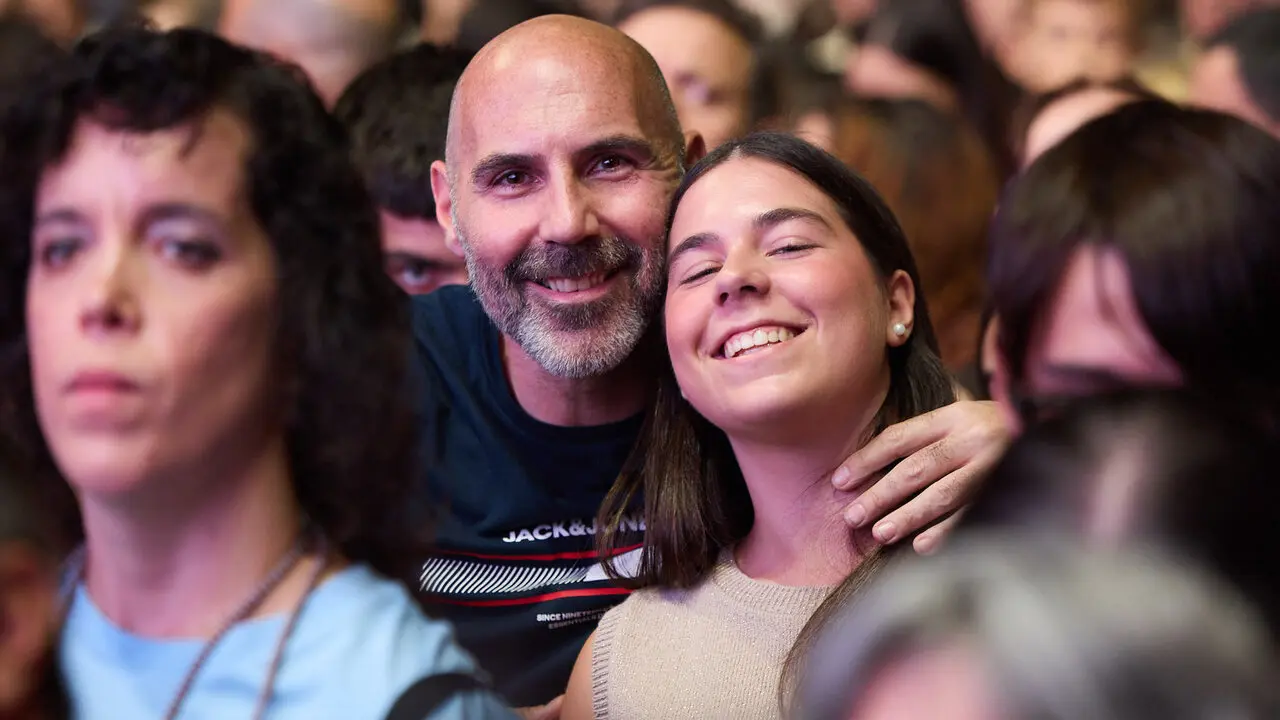 El vicepresidente primero y consejero de Presidencia e Igualdad, Javier Rem&iacute;rez, participa en la cadena humana organizada en la III Fiesta del Voluntariado de Navarra. I&Ntilde;IGO ALZUGARAY / GOBIERNO DE NAVARRA