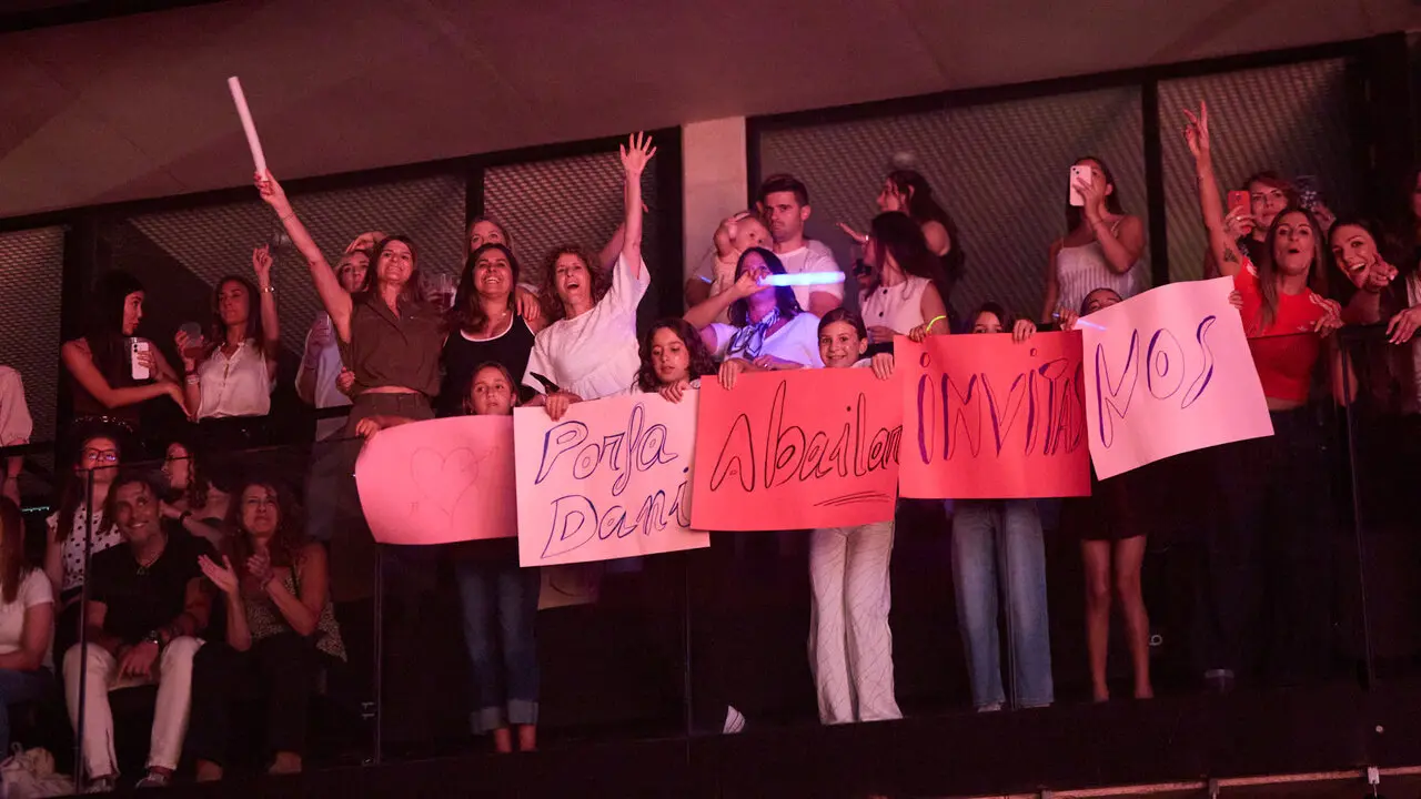 El vicepresidente primero y consejero de Presidencia e Igualdad, Javier Rem&iacute;rez, participa en la cadena humana organizada en la III Fiesta del Voluntariado de Navarra. I&Ntilde;IGO ALZUGARAY / GOBIERNO DE NAVARRA