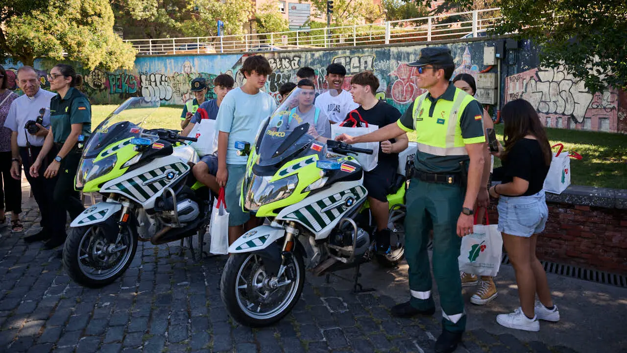 La Guardia Civil de Navarra realiza una exposici&oacute;n de medios con motivo de la festividad de la Virgen del Pilar. PABLO LASAOSA