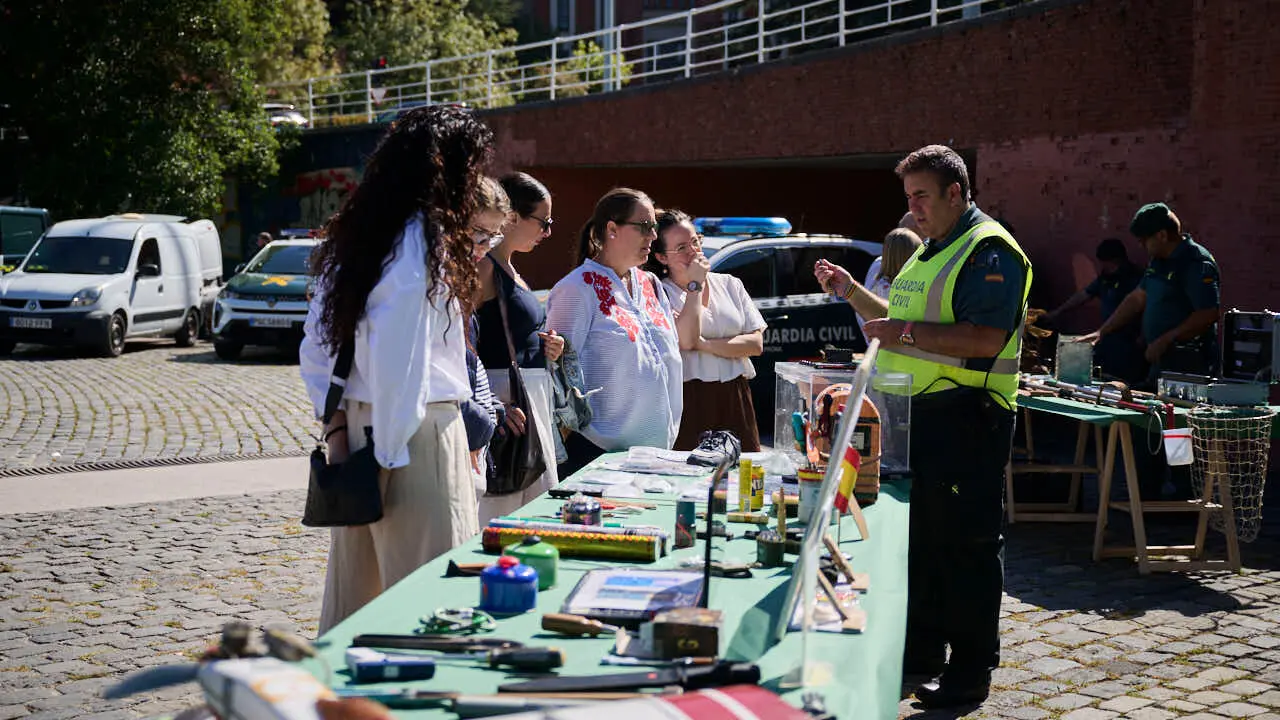 La Guardia Civil de Navarra realiza una exposici&oacute;n de medios con motivo de la festividad de la Virgen del Pilar. PABLO LASAOSA