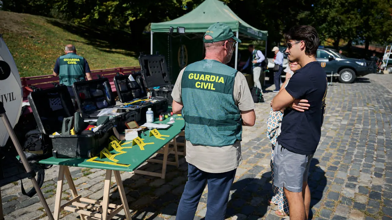 La Guardia Civil de Navarra realiza una exposici&oacute;n de medios con motivo de la festividad de la Virgen del Pilar. PABLO LASAOSA