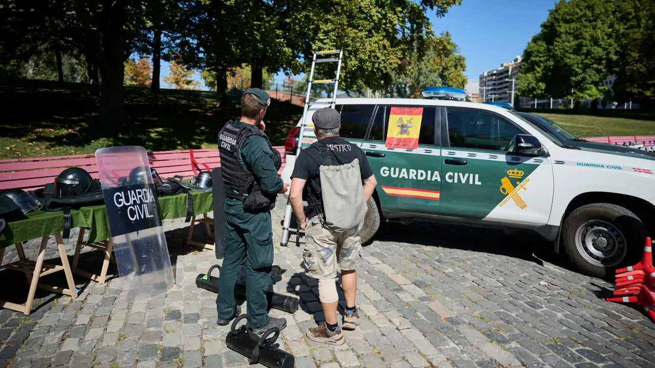 La Guardia Civil de Navarra realiza una exposici&oacute;n de medios con motivo de la festividad de la Virgen del Pilar. PABLO LASAOSA