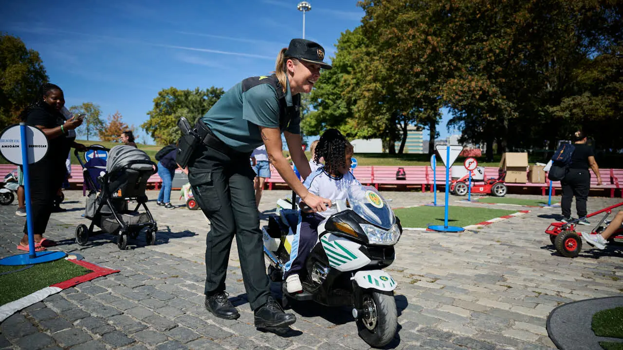 La Guardia Civil de Navarra realiza una exposici&oacute;n de medios con motivo de la festividad de la Virgen del Pilar. PABLO LASAOSA